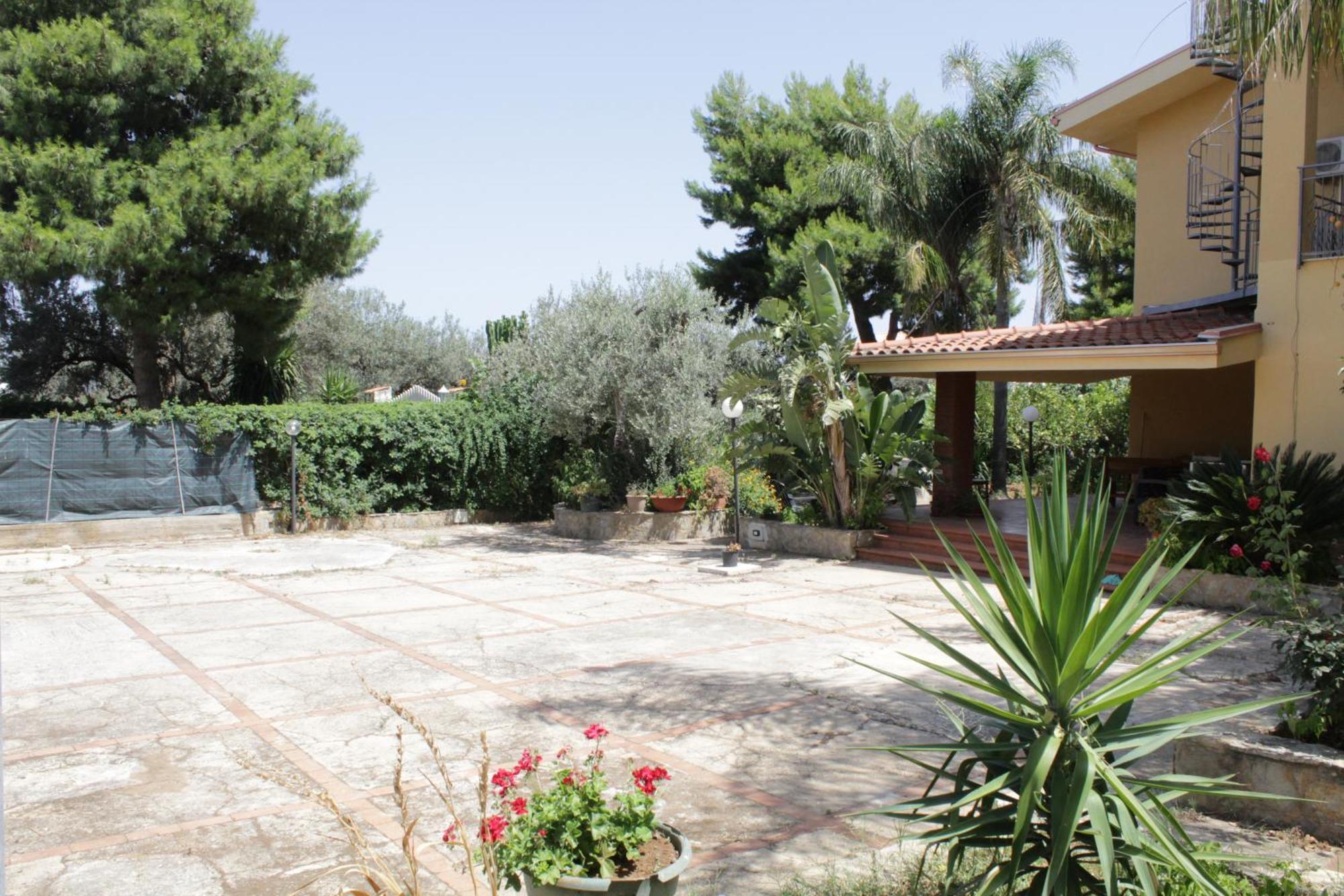 Villa Giu, Indipendent Villa Near Airport And Sea Чинізі Екстер'єр фото